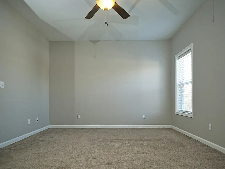 Griffin Gate Apartments — Photo 13