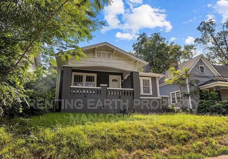 1136 15th St SW — Photo 3