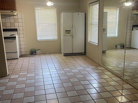 4th image of 8038 Catalina Ln
