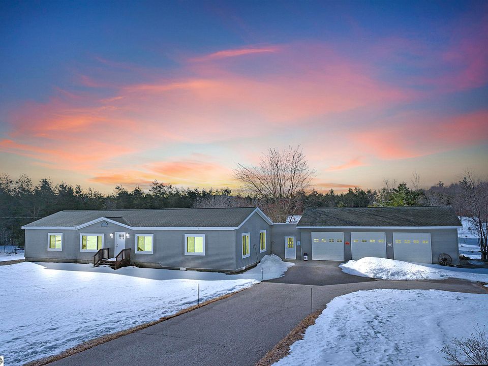 1st image of 2518 E 32nd Rd