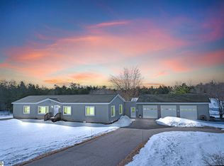 2518 E 32nd Rd, Cadillac, MI 49601