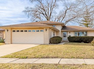 44 Forest Ln, Elk Grove Village, IL 60007