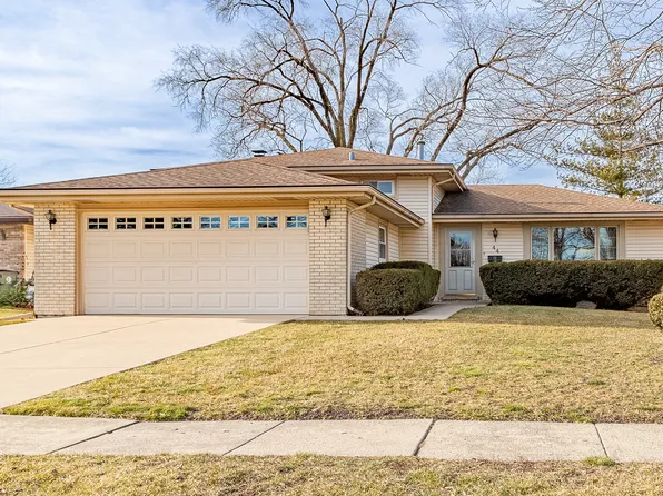 44 Forest Ln, Elk Grove Village, IL 60007