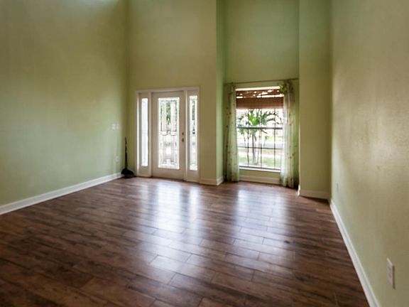4th image of 718 Fernwood Dr