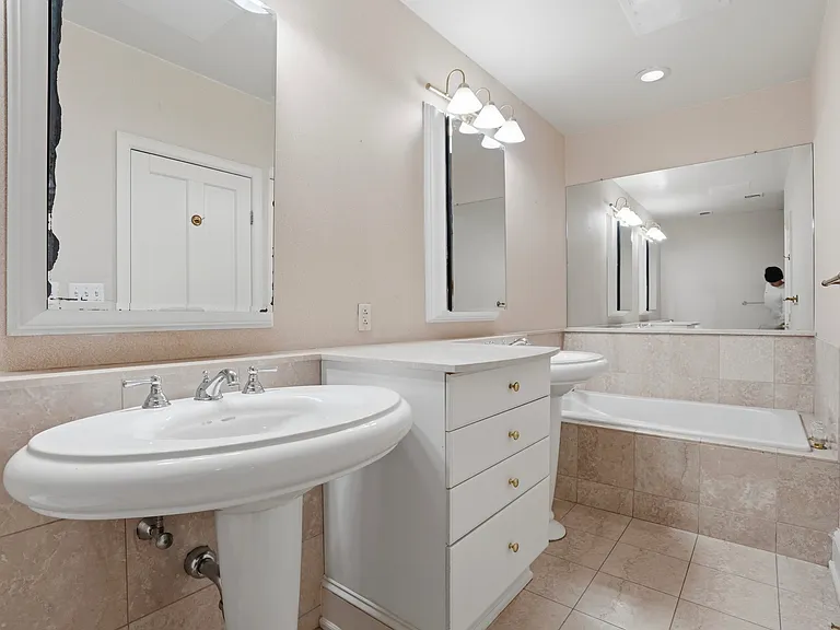 1514 Spruce St #Penthouse 2702 — Photo 22