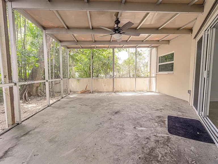 580 University Dr #2 — Photo 16