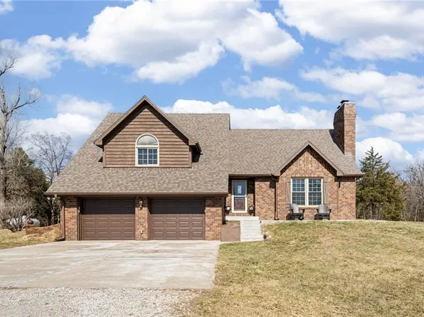 5587 SE Benner Lake Rd, Dearborn, MO 64439