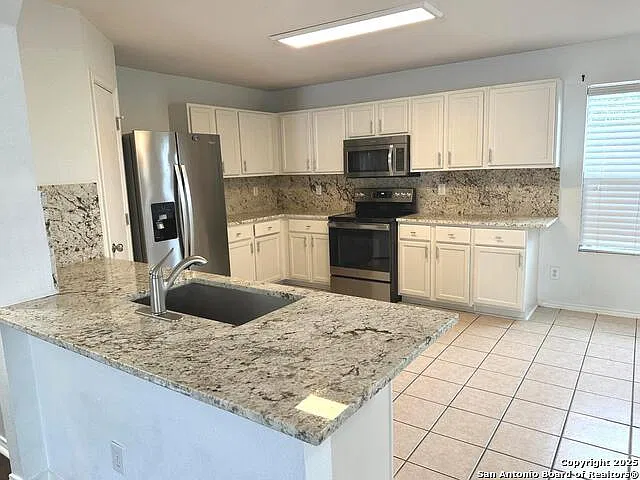 4 bed, 2.0 bath, 1716 sqft, $2,299 — Photo 3