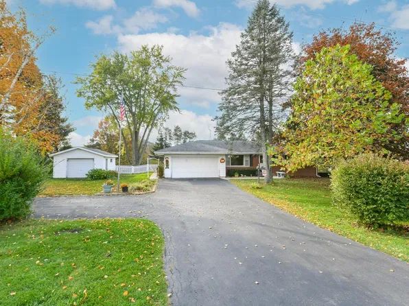 26805 Apple ROAD, Waterford, WI 53185