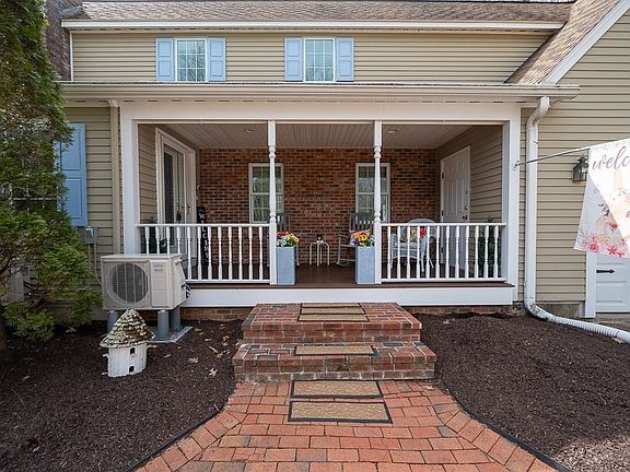 3rd image of 4 Rollingwoods Rd