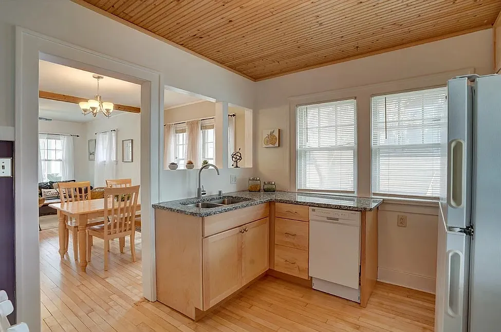 2 bed, 720 sqft, $1,600 — Photo 2