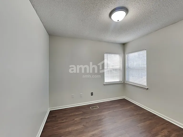 8401 Redstone View Dr — Photo 19