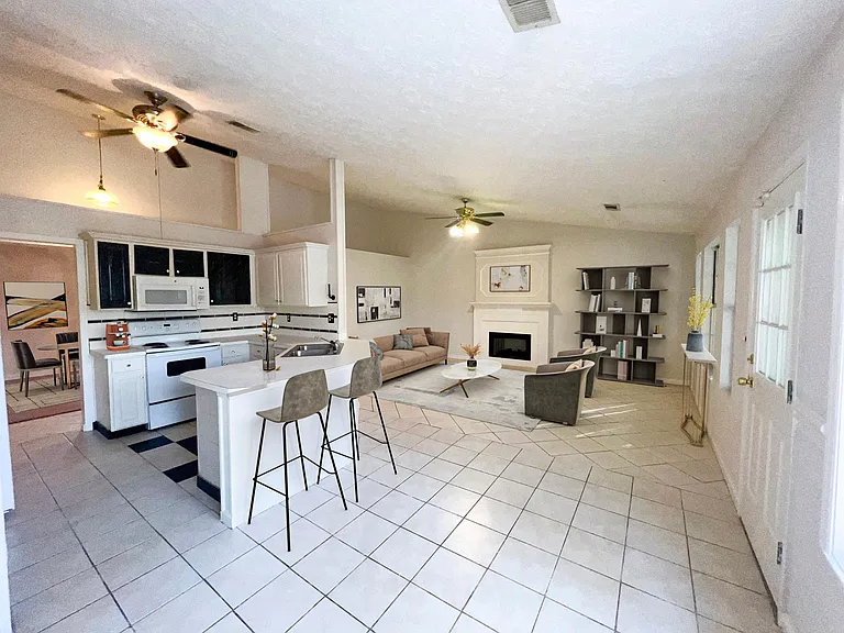 1105 Huntington Place Cir — Photo 3