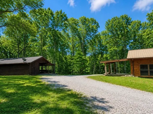 495 Bear Hollow Rd, Oneida, TN 37841