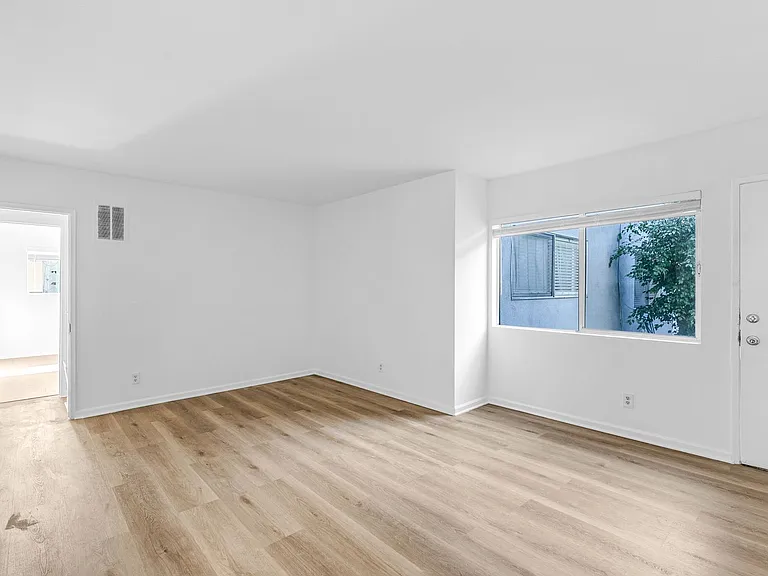7100 Fulton Ave — Photo 11