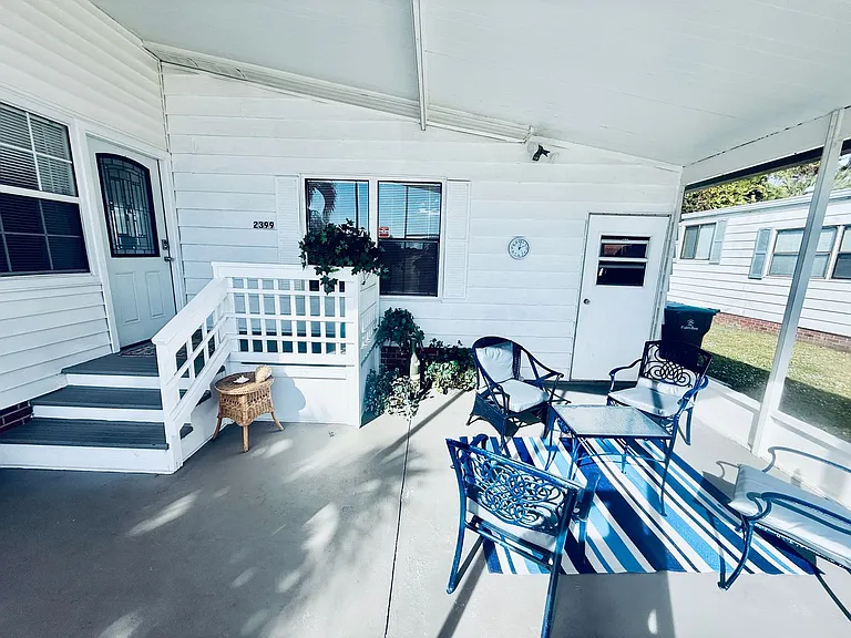 2399 Coconut Palm Dr NE — Photo 2