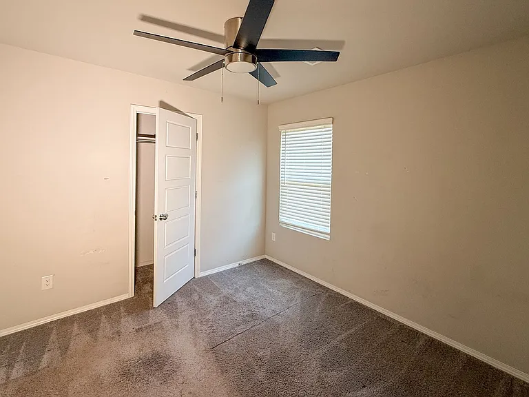 528 Fox Burrow Ln — Photo 10