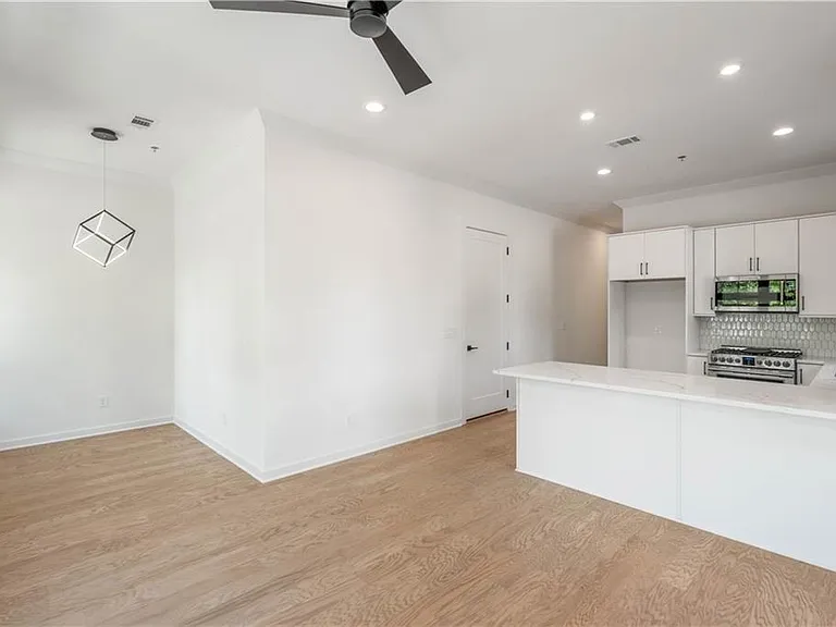 417 E College Ave #201 — Photo 3