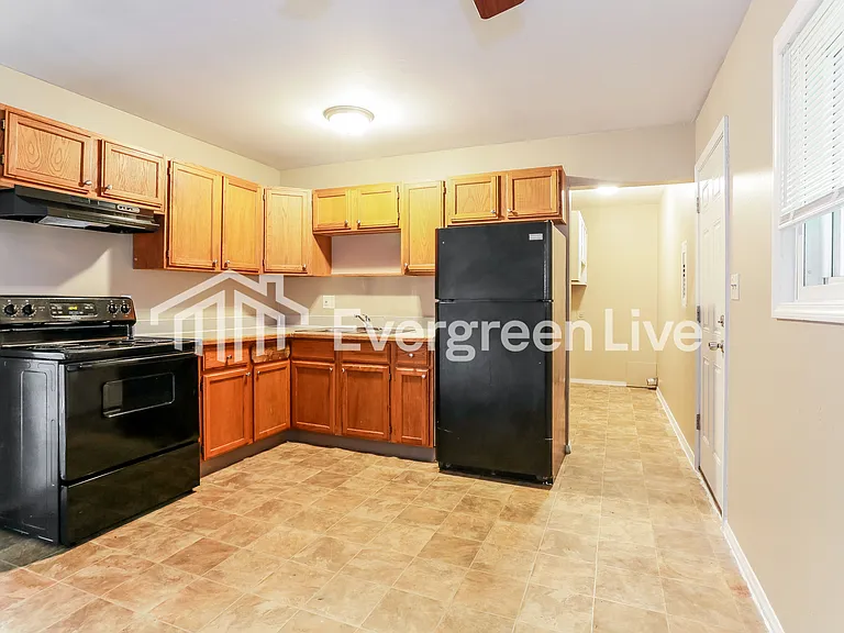 5304 Mapleridge Dr — Photo 5