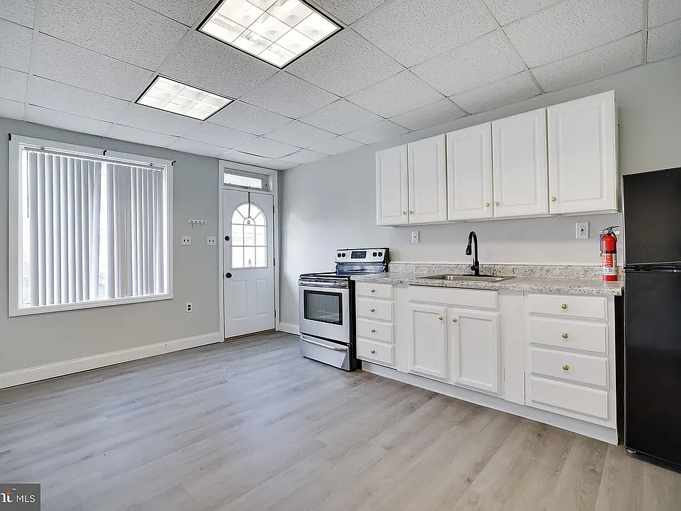10 E Carroll St #F