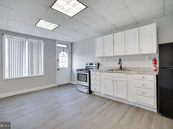 10 E Carroll St #F, Saint Clair, PA 17970