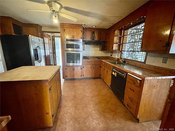 3rd image of 3 Valley Crest Dr