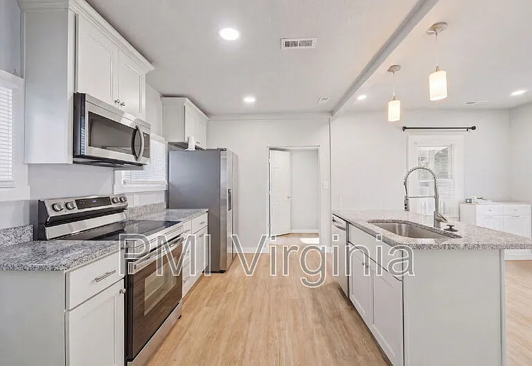 1035 W 36th St — Photo 9