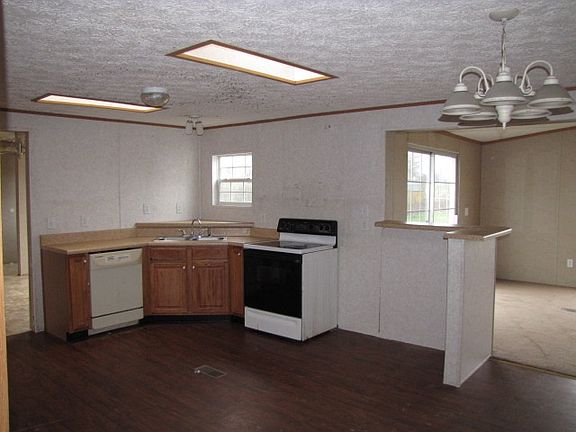 4th image of 214 Lewis Dr #212