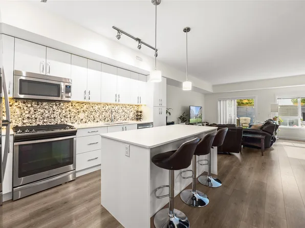 680 Old Meadows Rd Unit 74, Kelowna, BC V1W 1S2