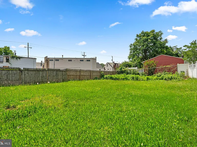 10112 Sutherland Rd — Photo 29