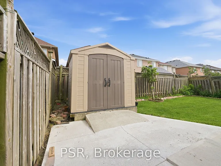 426 Arrowsmith Dr #LOWER — Photo 23