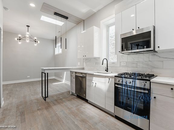 2nd image of 721 W Melrose St #1R