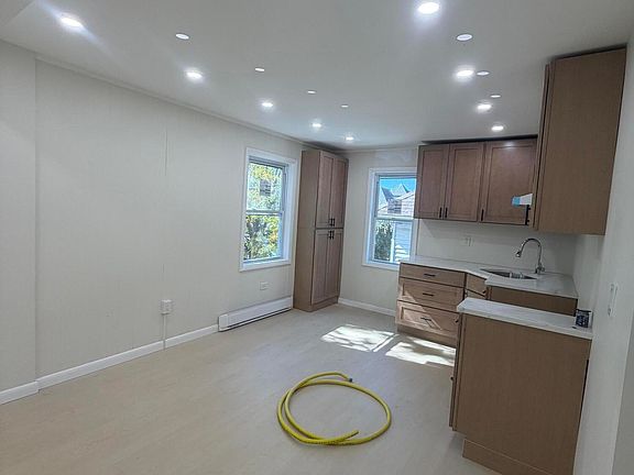 5th image of 629 Beech St APT 2
