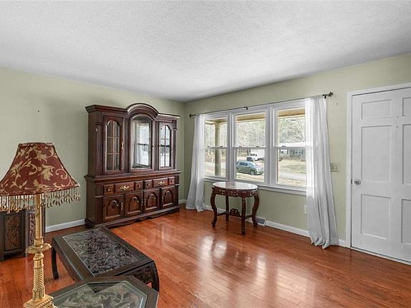 2nd image of 11 Westhaven Dr NW