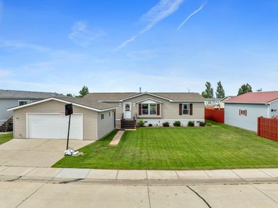 800 Coneflower Dr, Minot, ND, 58701