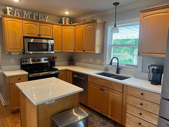 4th image of 1311 W Court Ave
