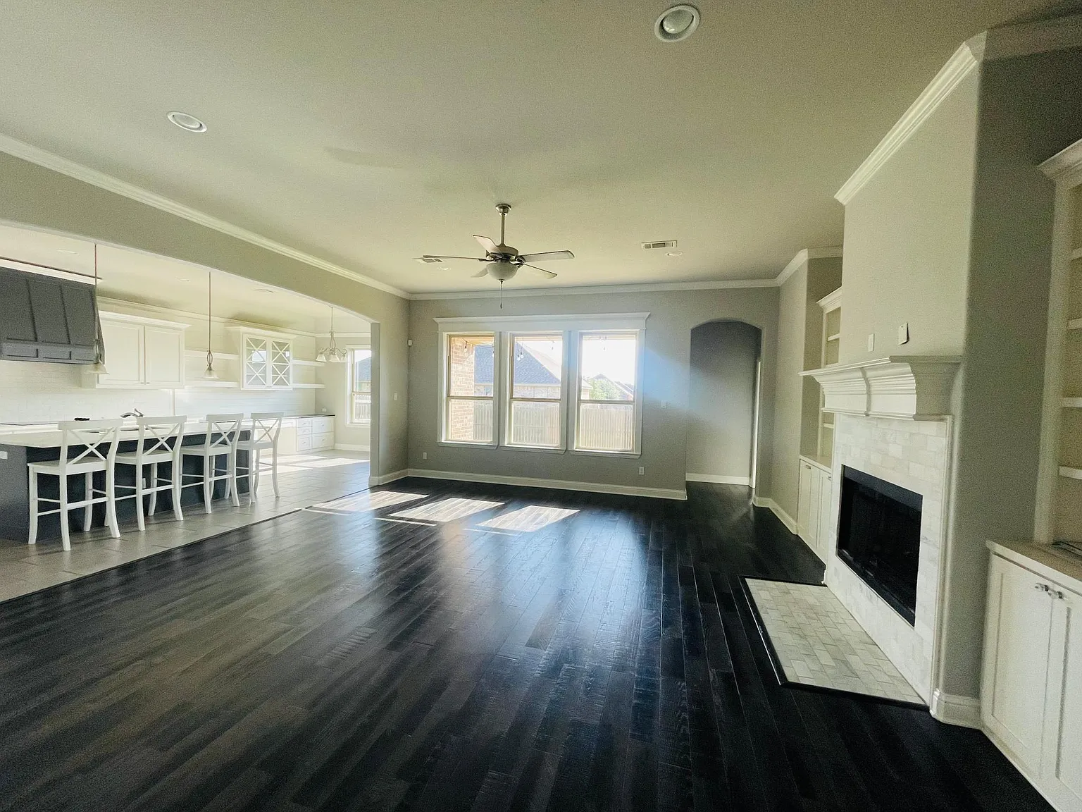 4 bed, 2342 sqft, $2,800 — Photo 4