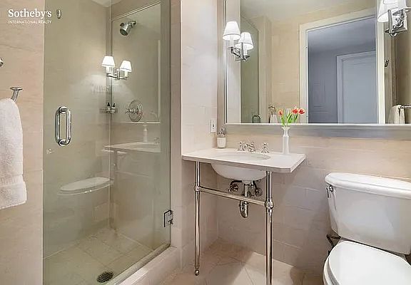 5th image of 400 E 51st St APT 20A