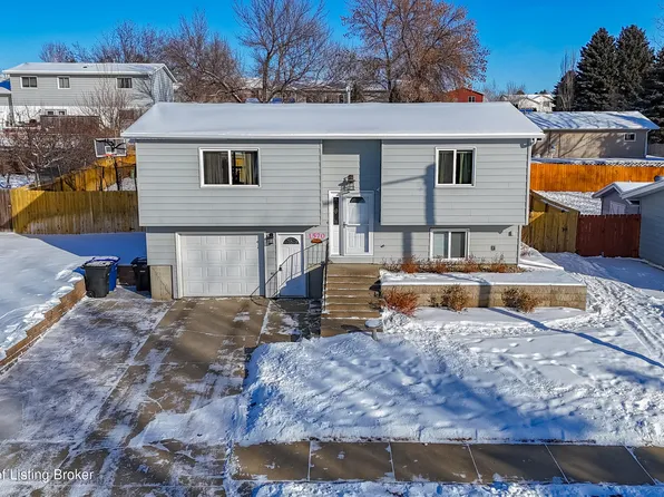 1570 2nd Ave E, Dickinson, ND 58601