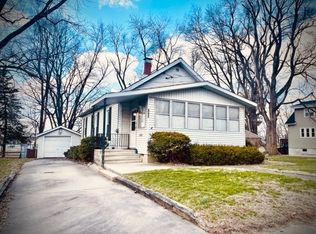 1415 W Grove St, Bloomington, IL 61701