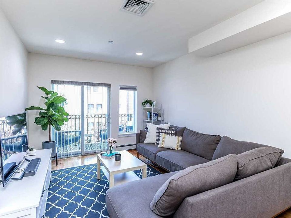 1st image of 2540 38th St APT 3B