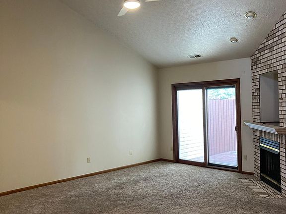 3rd image of 1130 Windmill Way N