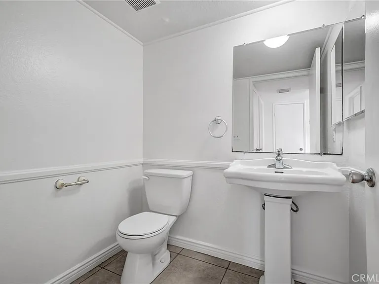 4526 Heil Ave — Photo 9