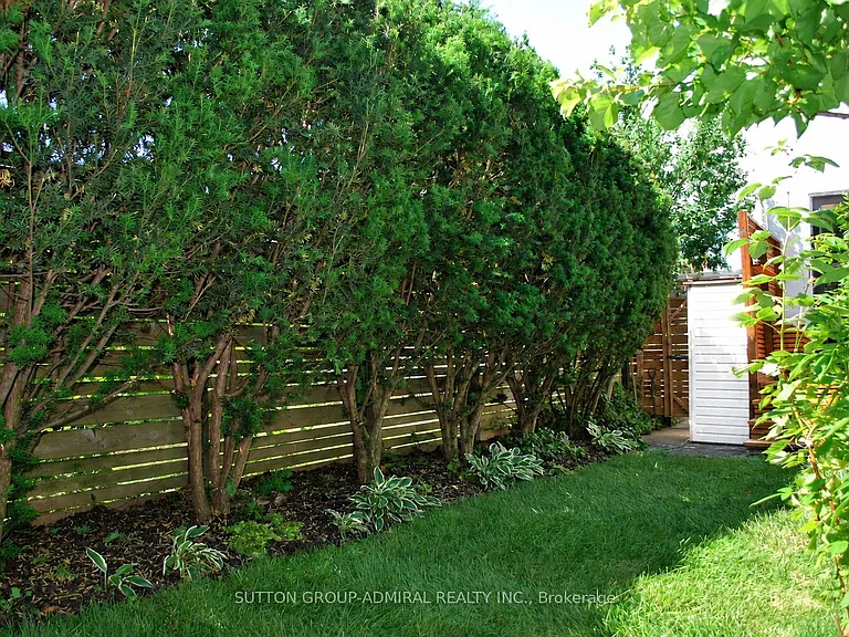 101 Laughton Ave — Photo 16