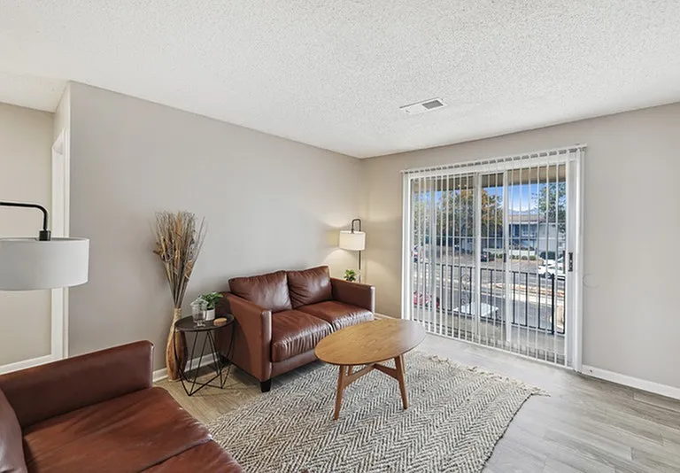 Mirabeau Apartments — Photo 5
