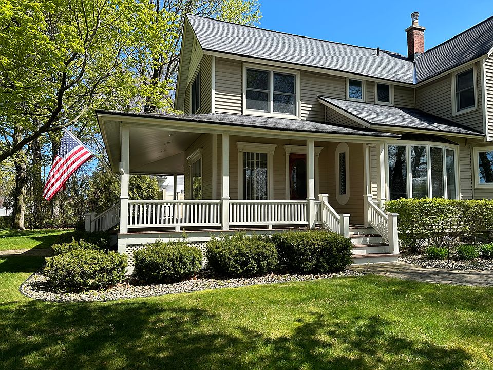 Side, facing Summit Street