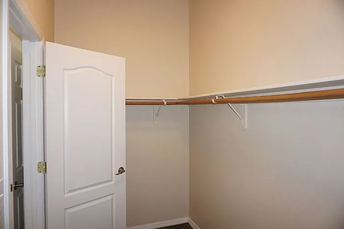 2201 S Saint Suzanne Dr — Photo 37