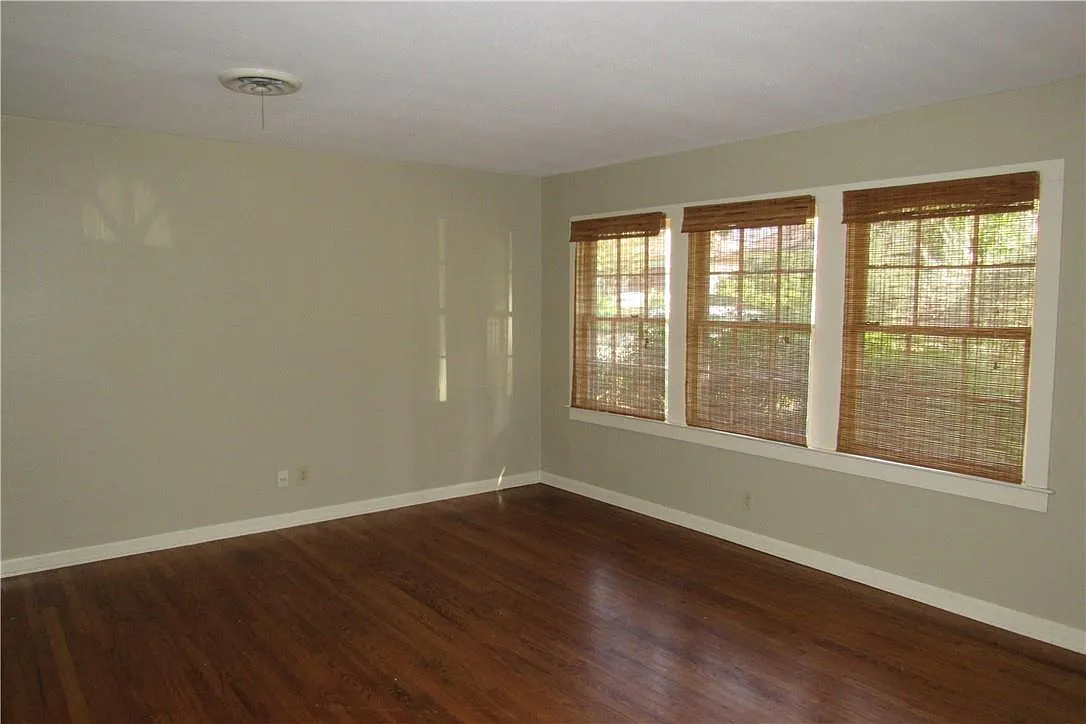 3 bed, 2.0 bath, 1964 sqft, $2,900 — Photo 3