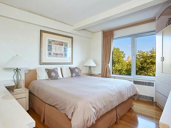 3rd image of 120 Central Park S #9CDEF