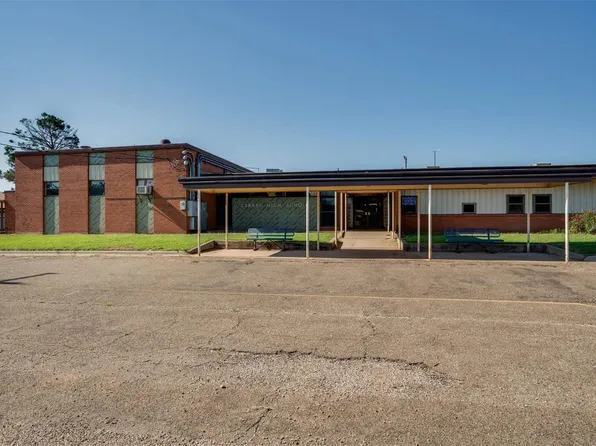 711 9th St, O'Brien, TX 79539